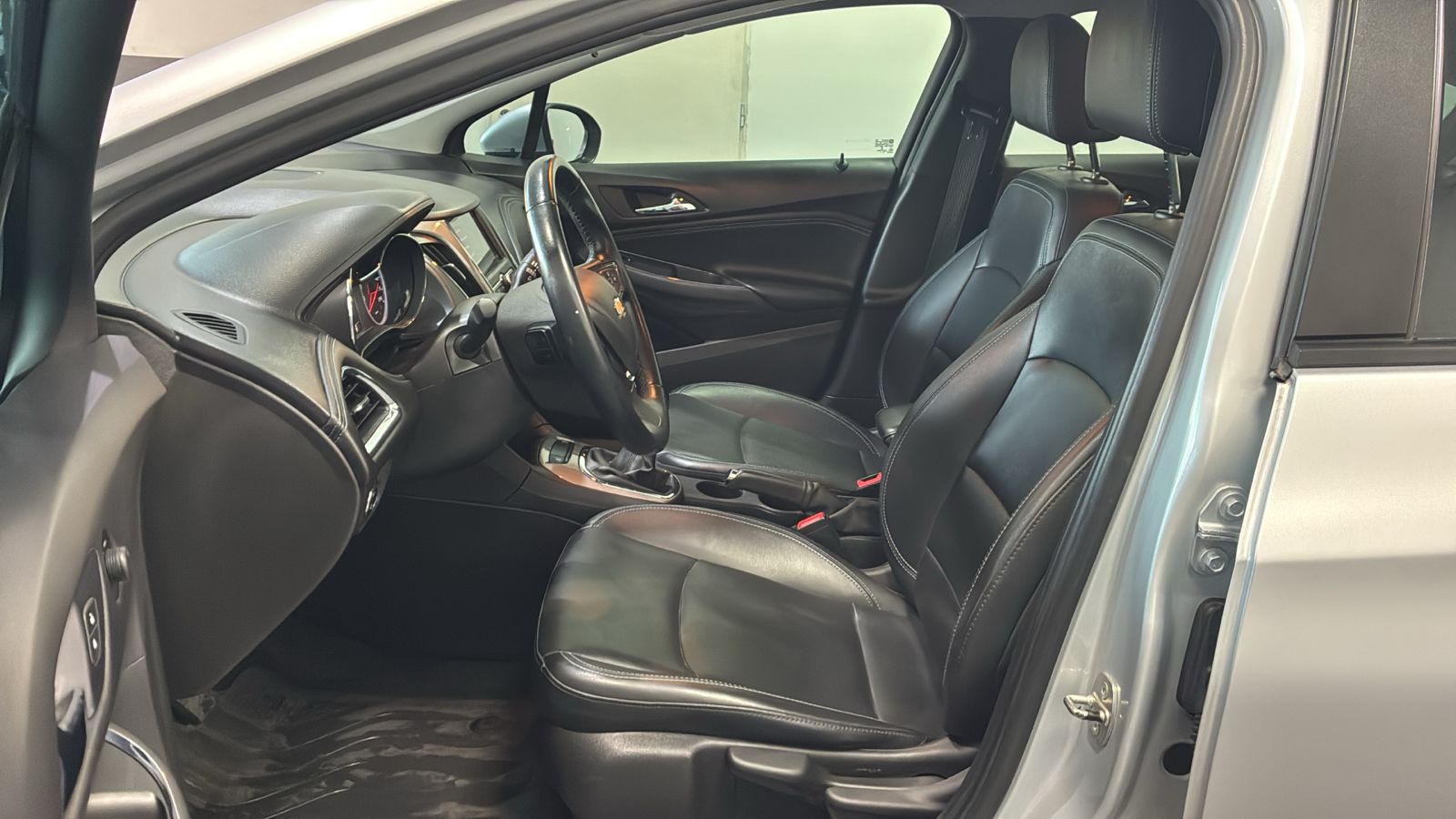 Foto 6 de Chevrolet Cruze  4P 1.4T LT MT