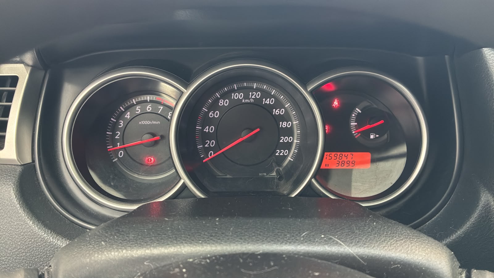 Foto 6 de Nissan Tiida 1.8 6MT Visia