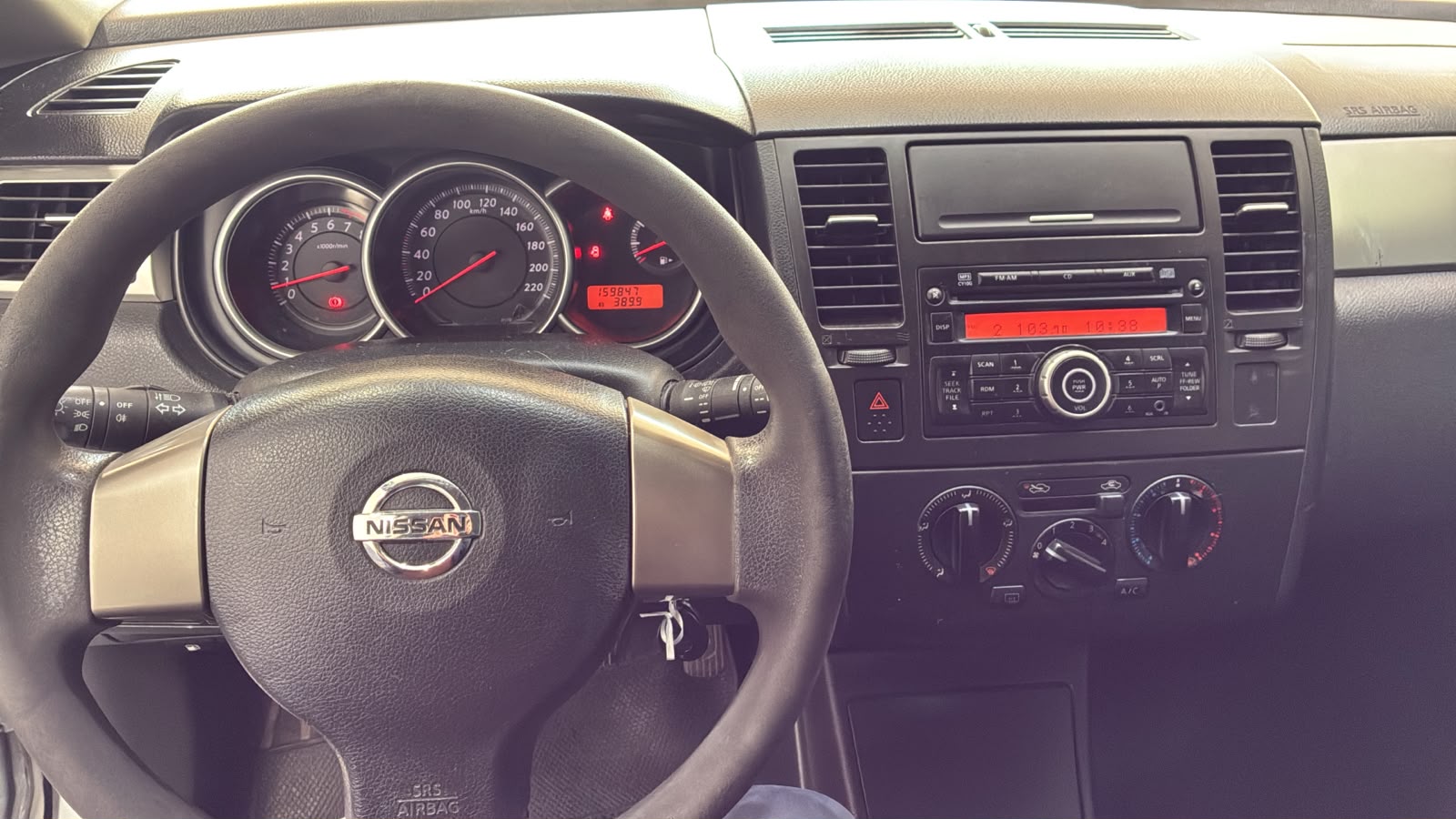Foto 4 de Nissan Tiida 1.8 6MT Visia