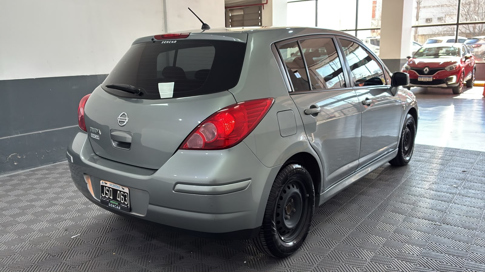 Foto 2 de Nissan Tiida 1.8 6MT Visia